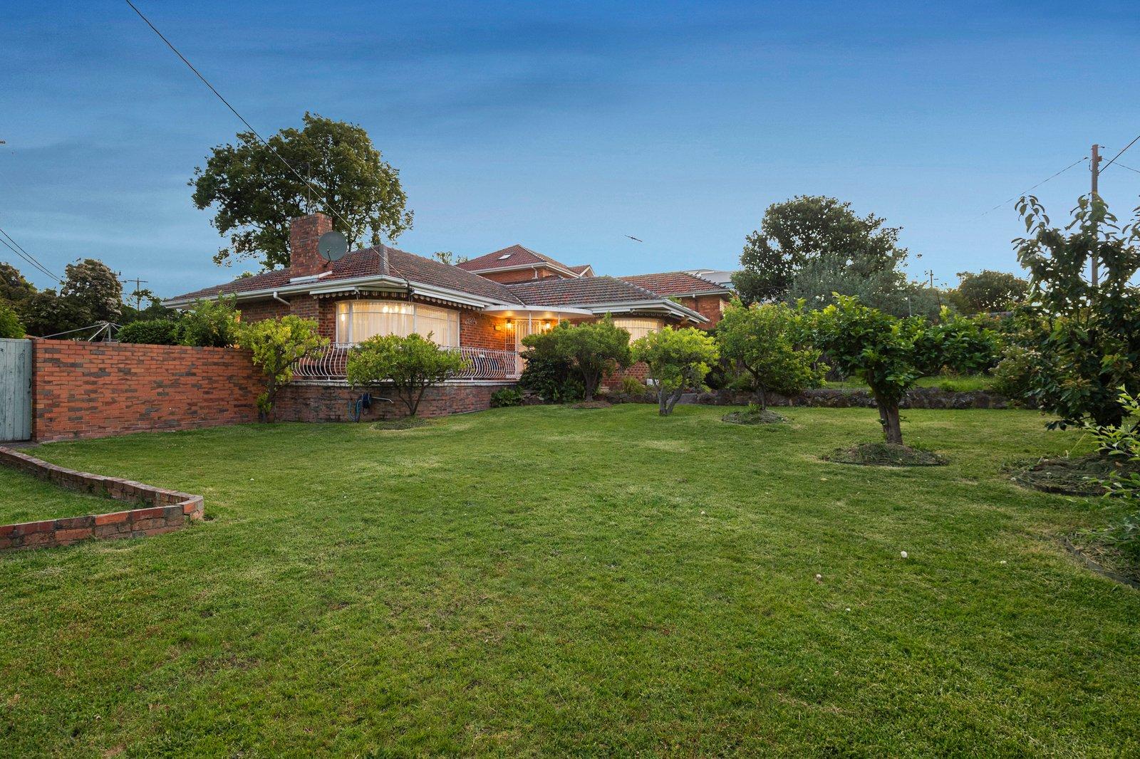 350-352 Doncaster Road, Balwyn North, 3104