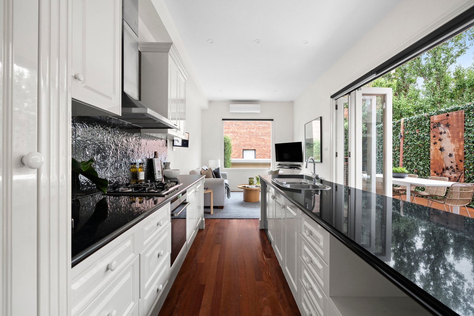 4 Canterbury Road, Albert Park, 3206