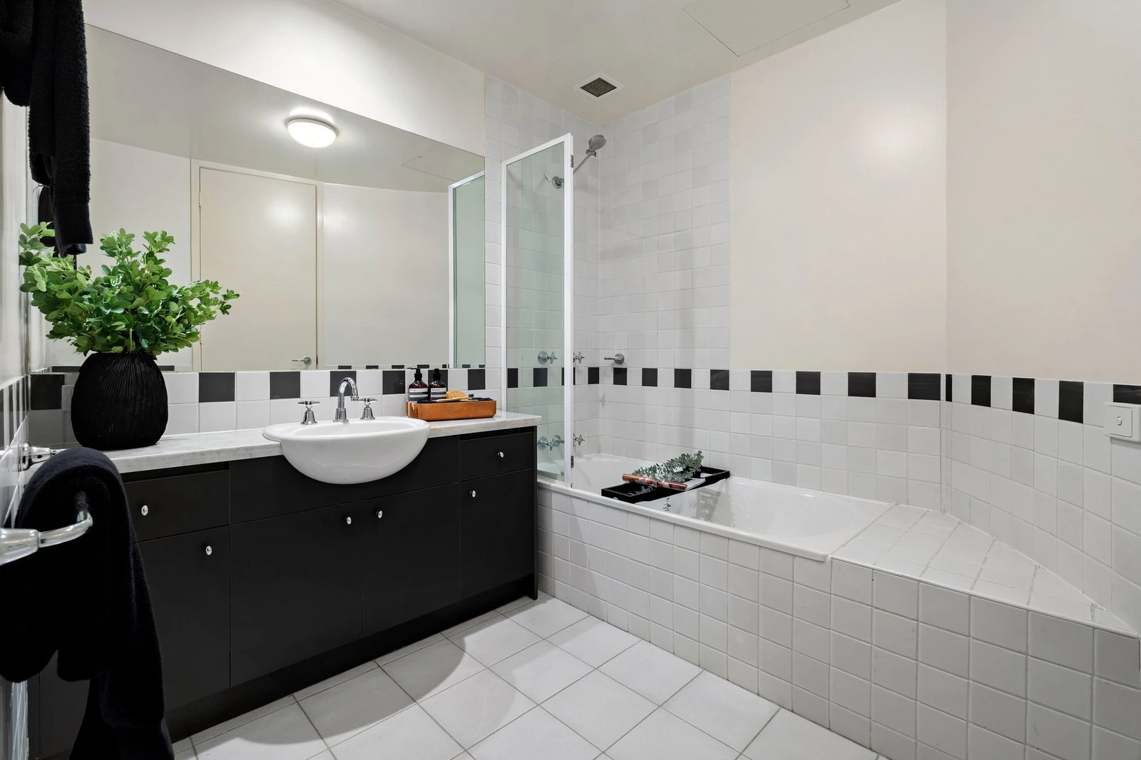 404/88 Beach Street, Port Melbourne, 3207