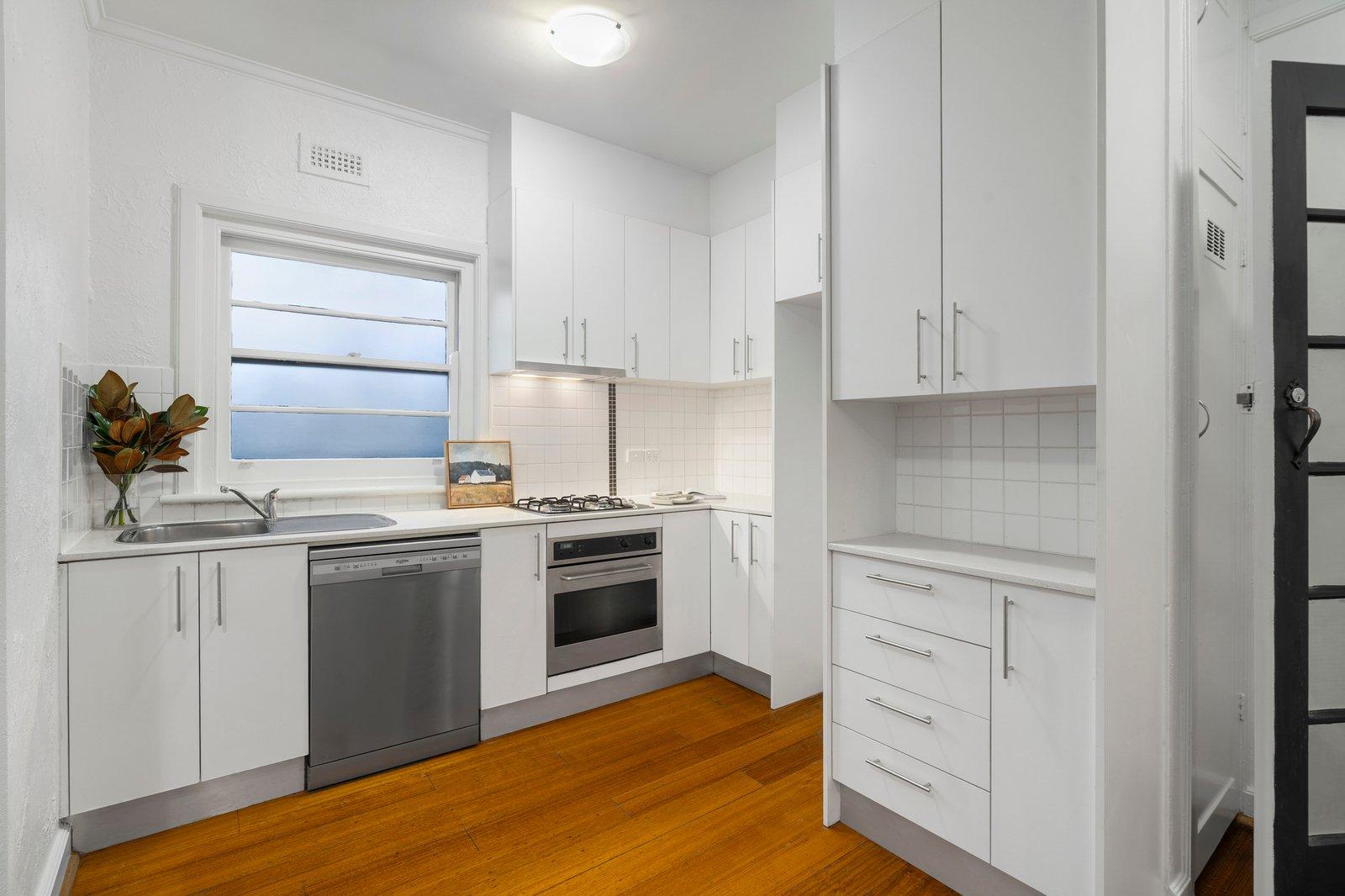 4/1 Garden Court, Elwood, 3184