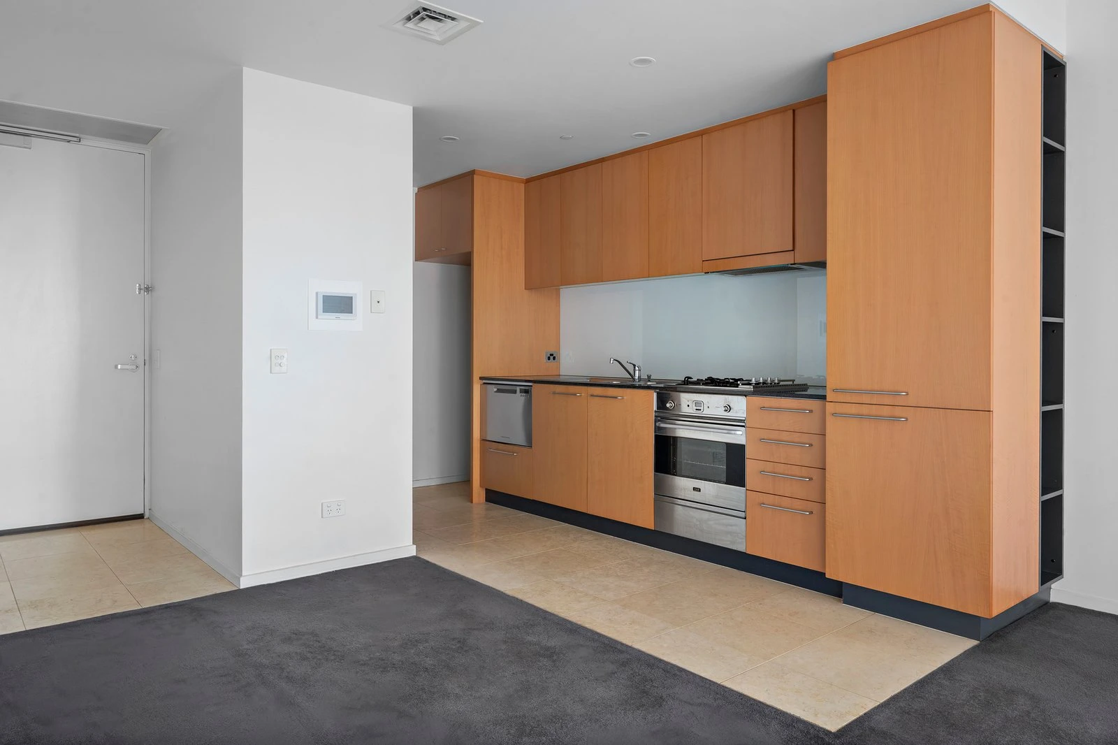 42/2 Esplanade West, Port Melbourne, 3207