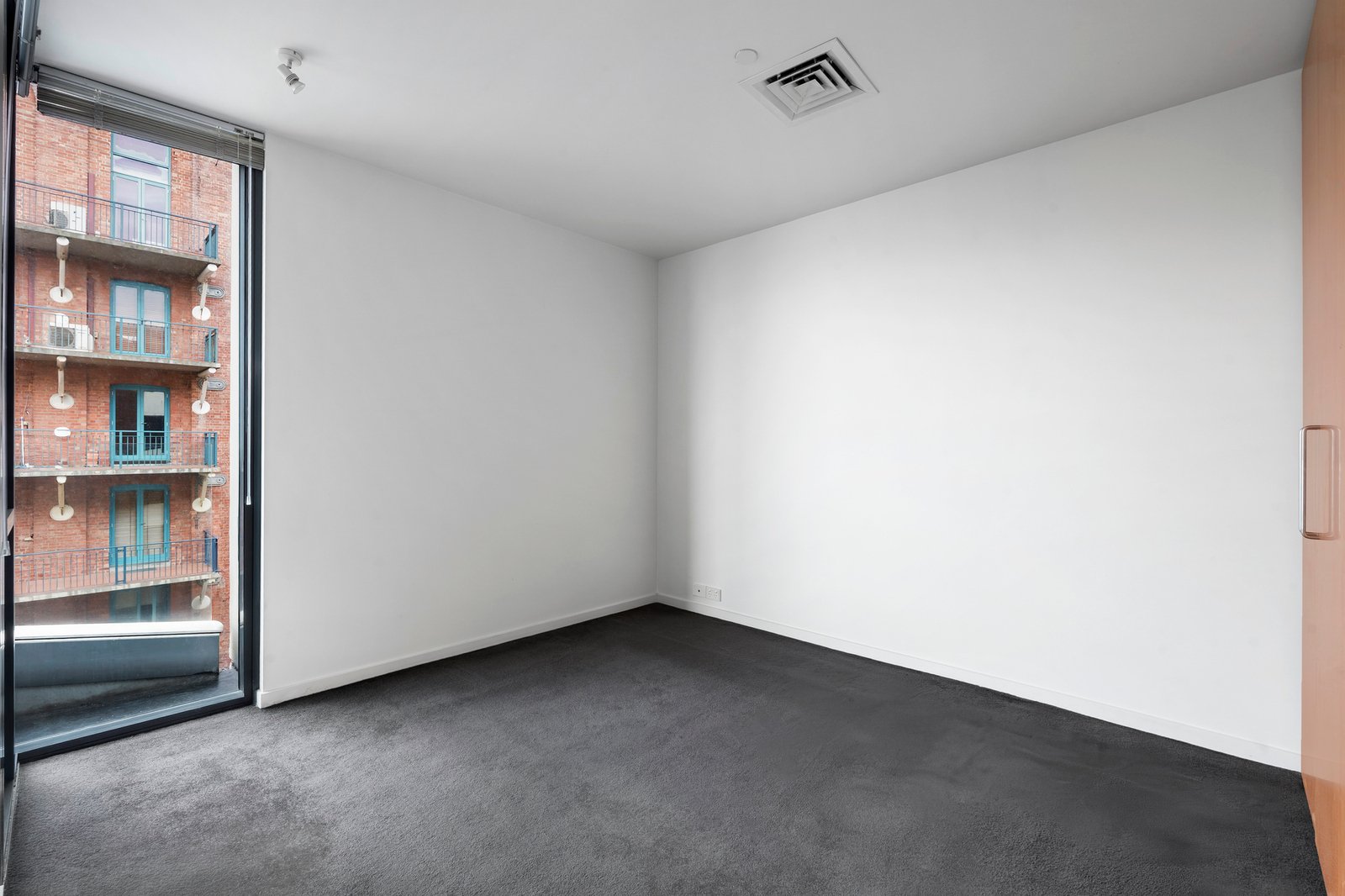 42/2 Esplanade West, Port Melbourne, 3207