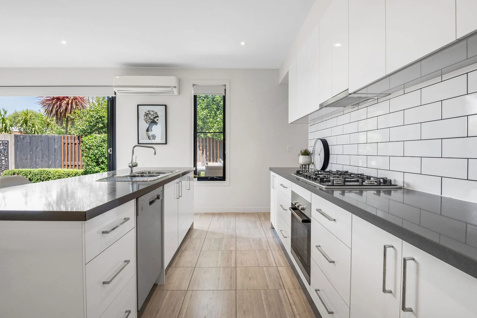 4/24 Van Ness Avenue, Mornington, 3931