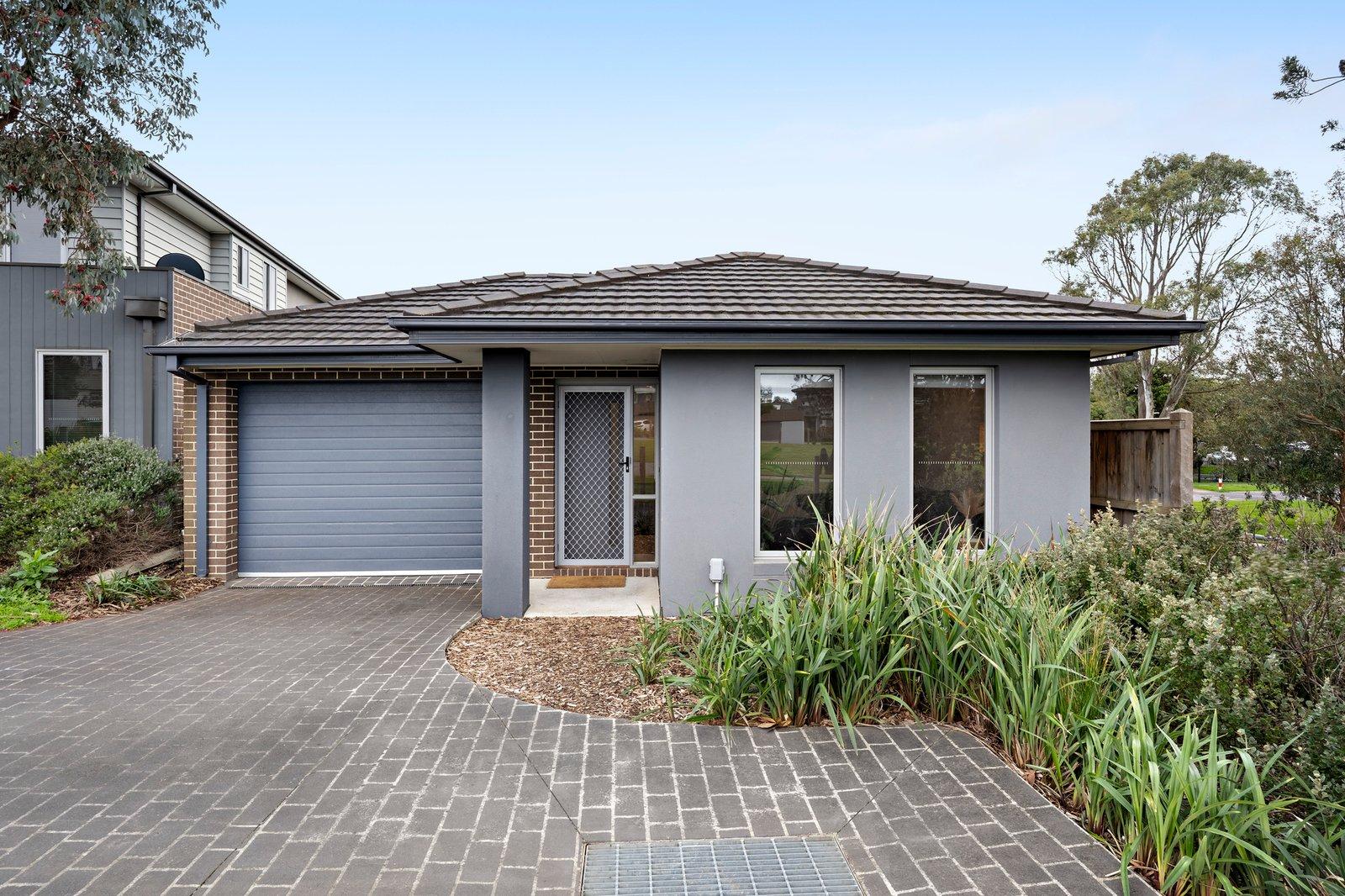 43 Norfolk Pine Circuit, Somerville, 3912