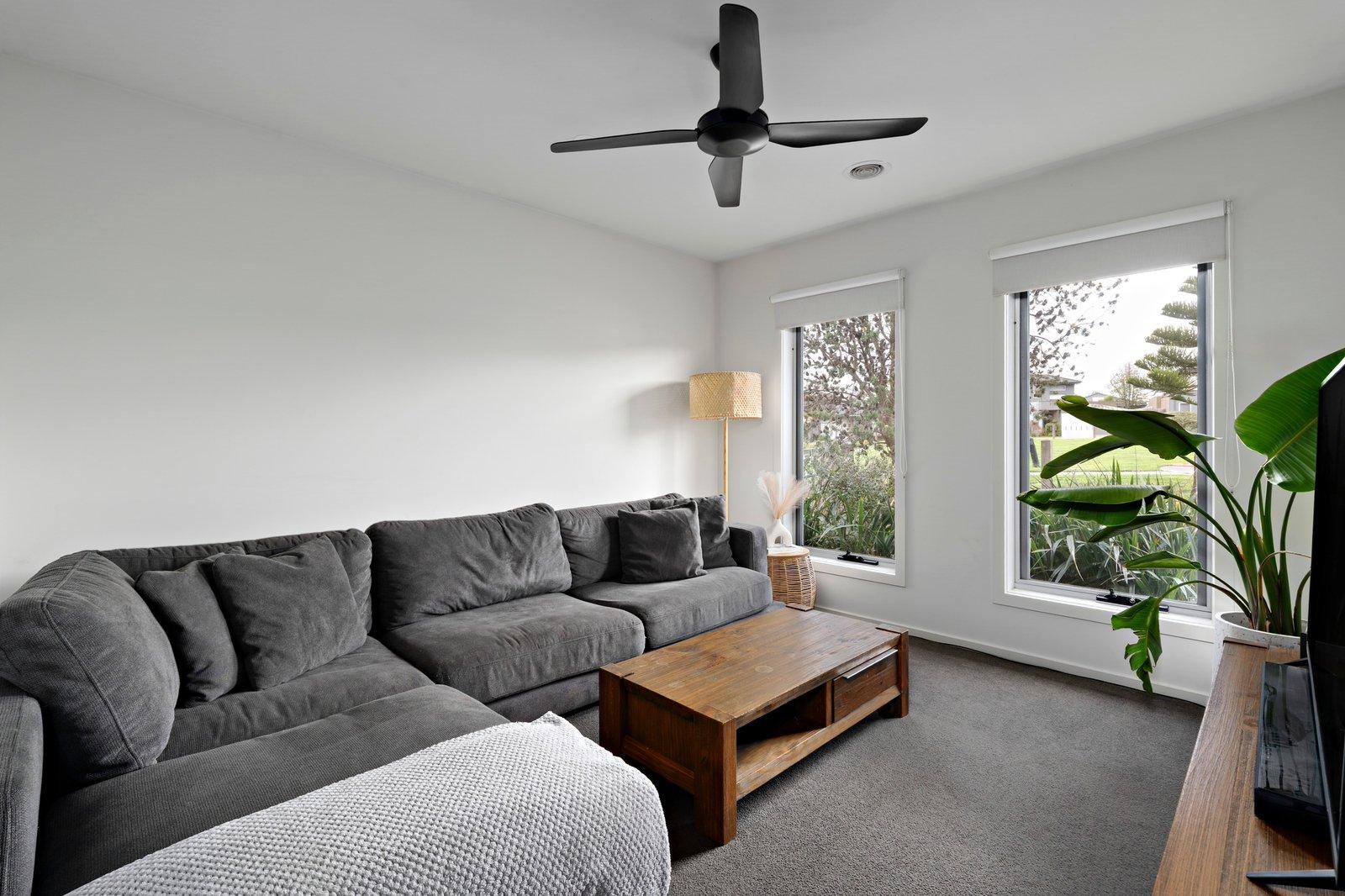 43 Norfolk Pine Circuit, Somerville, 3912
