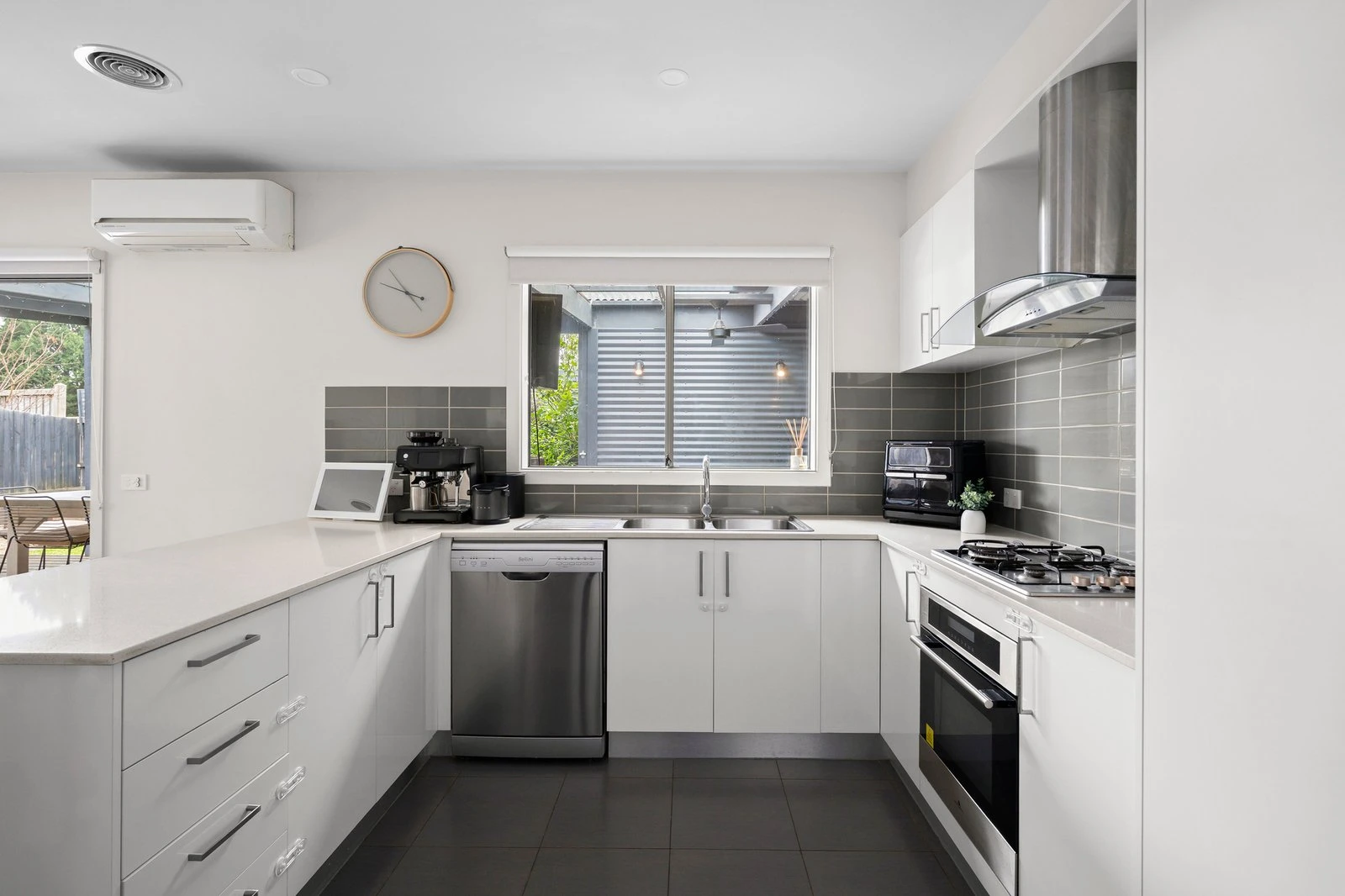 43 Norfolk Pine Circuit, Somerville, 3912