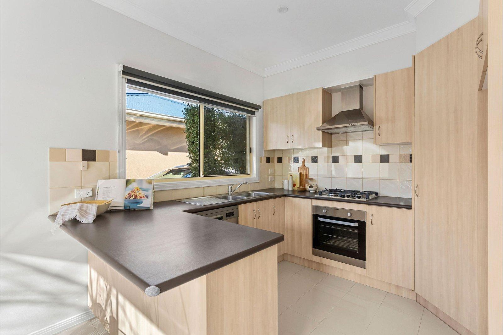 4/69 Herbert Street, Mornington, 3931