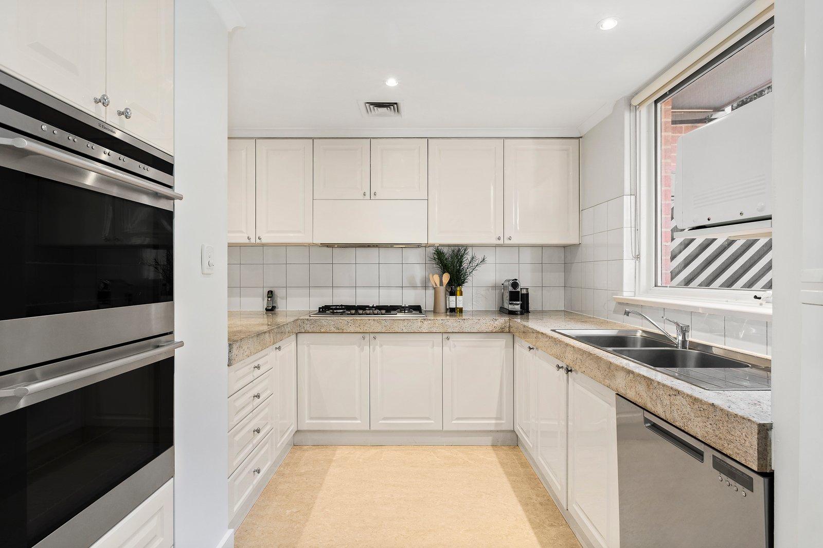 5 Ellesmore Court, Kew, 3101