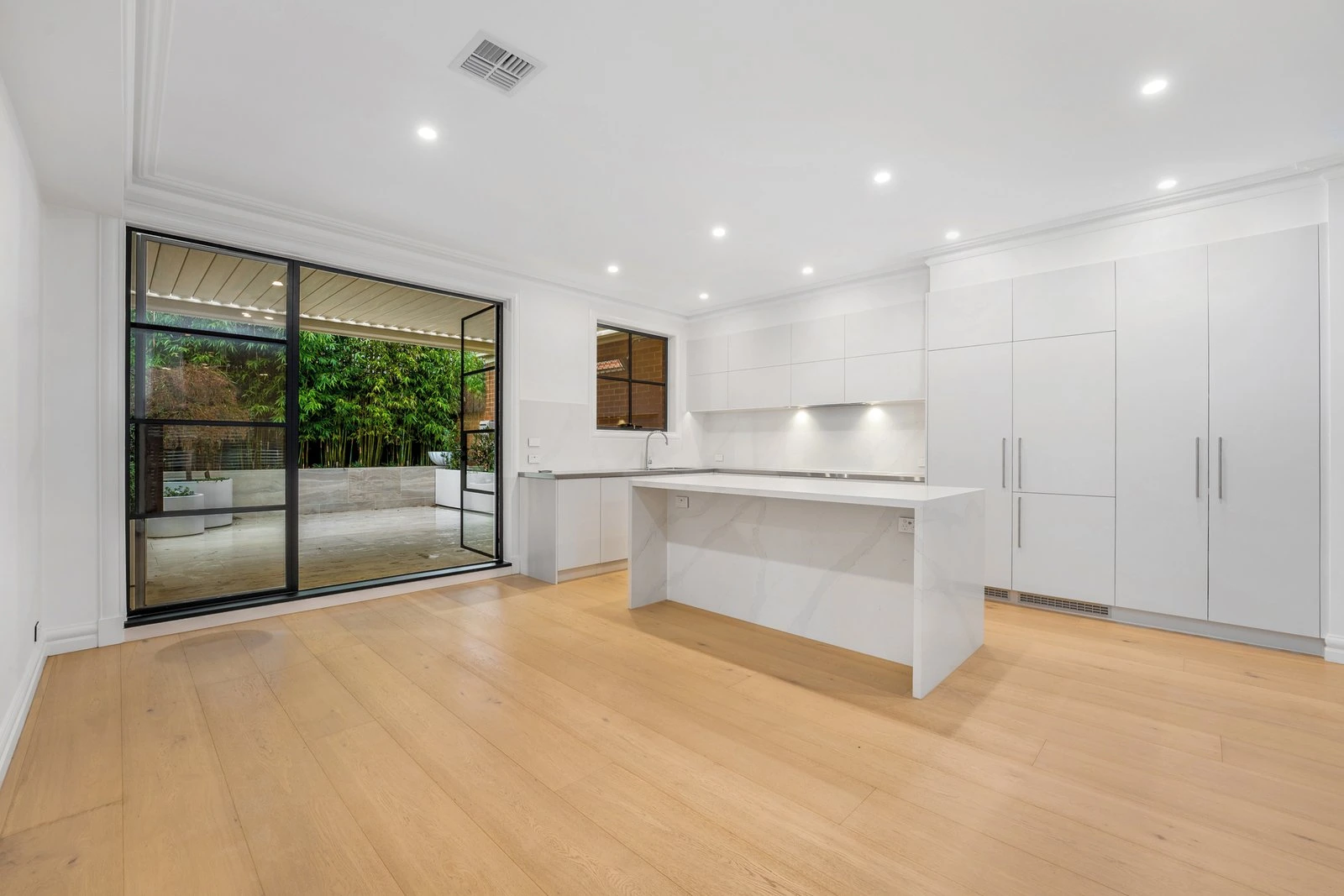 6/10 Lalbert Crescent, Prahran, 3181