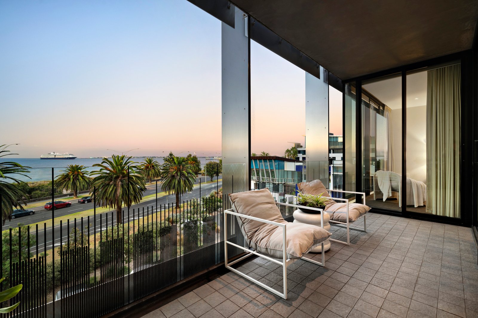 6/2 Esplanade East, Port Melbourne, 3207