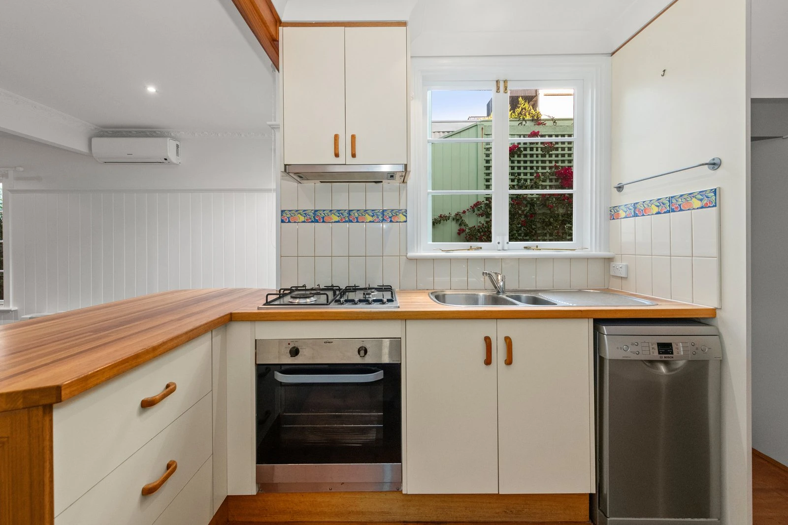 64 Aberdeen Road, Prahran, 3181