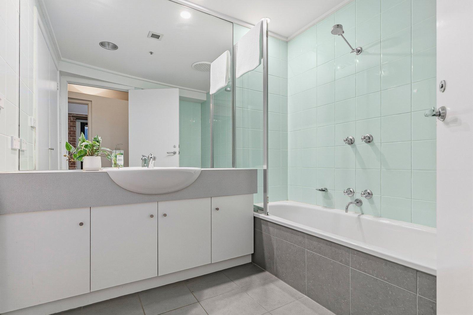 6D/9 Beach Street, Port Melbourne, 3207