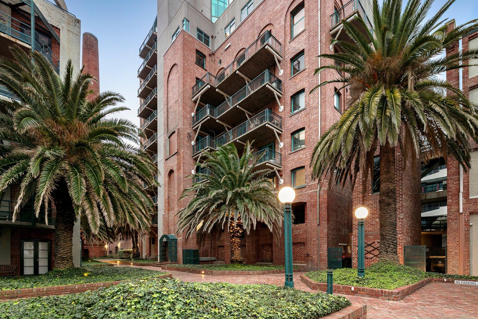 6D/9 Beach Street, Port Melbourne, 3207