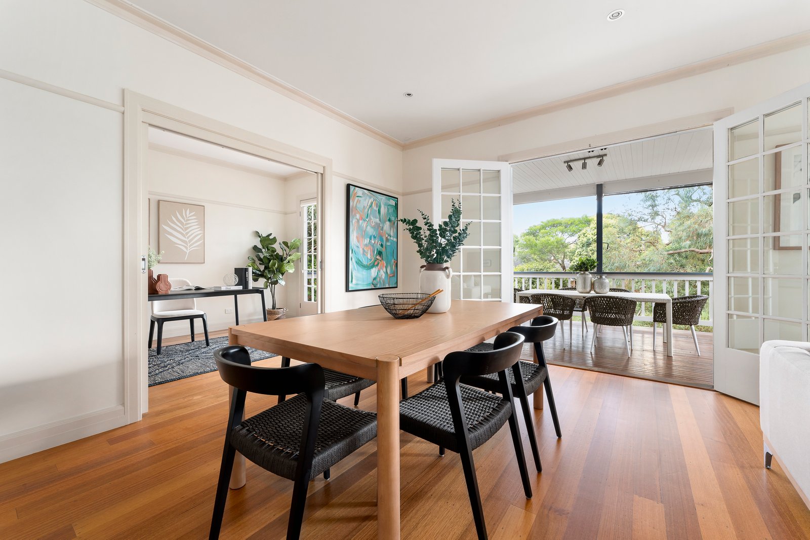 7 Sutton Parade, Mont Albert North, 3129