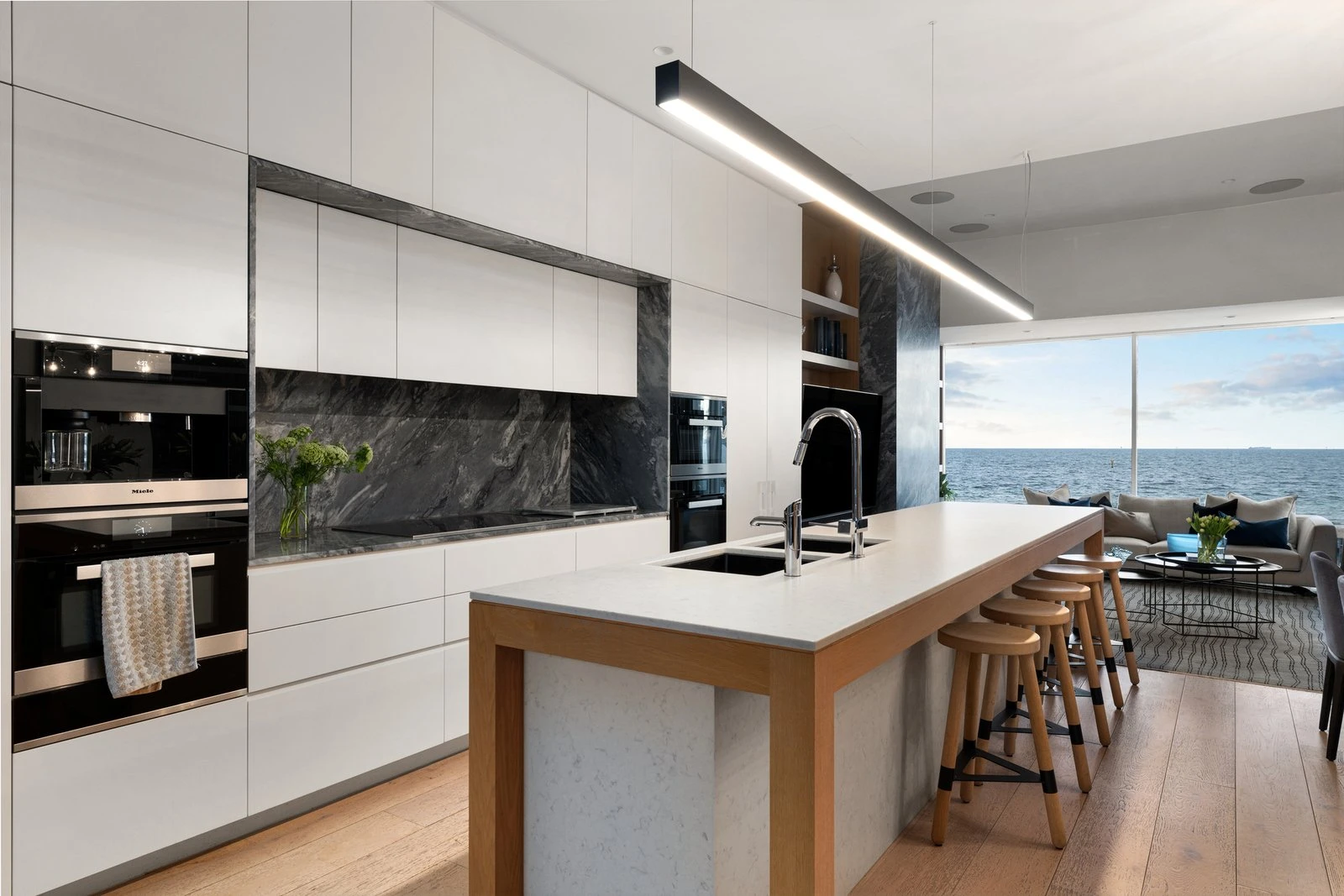 77 Beaconsfield Parade, Albert Park, 3206