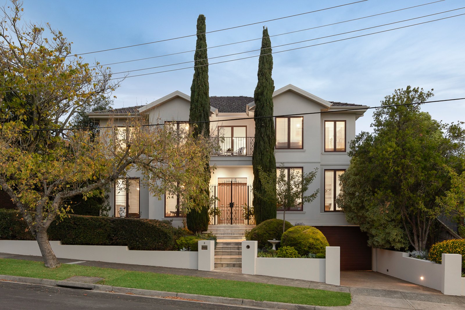 8 Avondale Grove, Mount Waverley, 3149