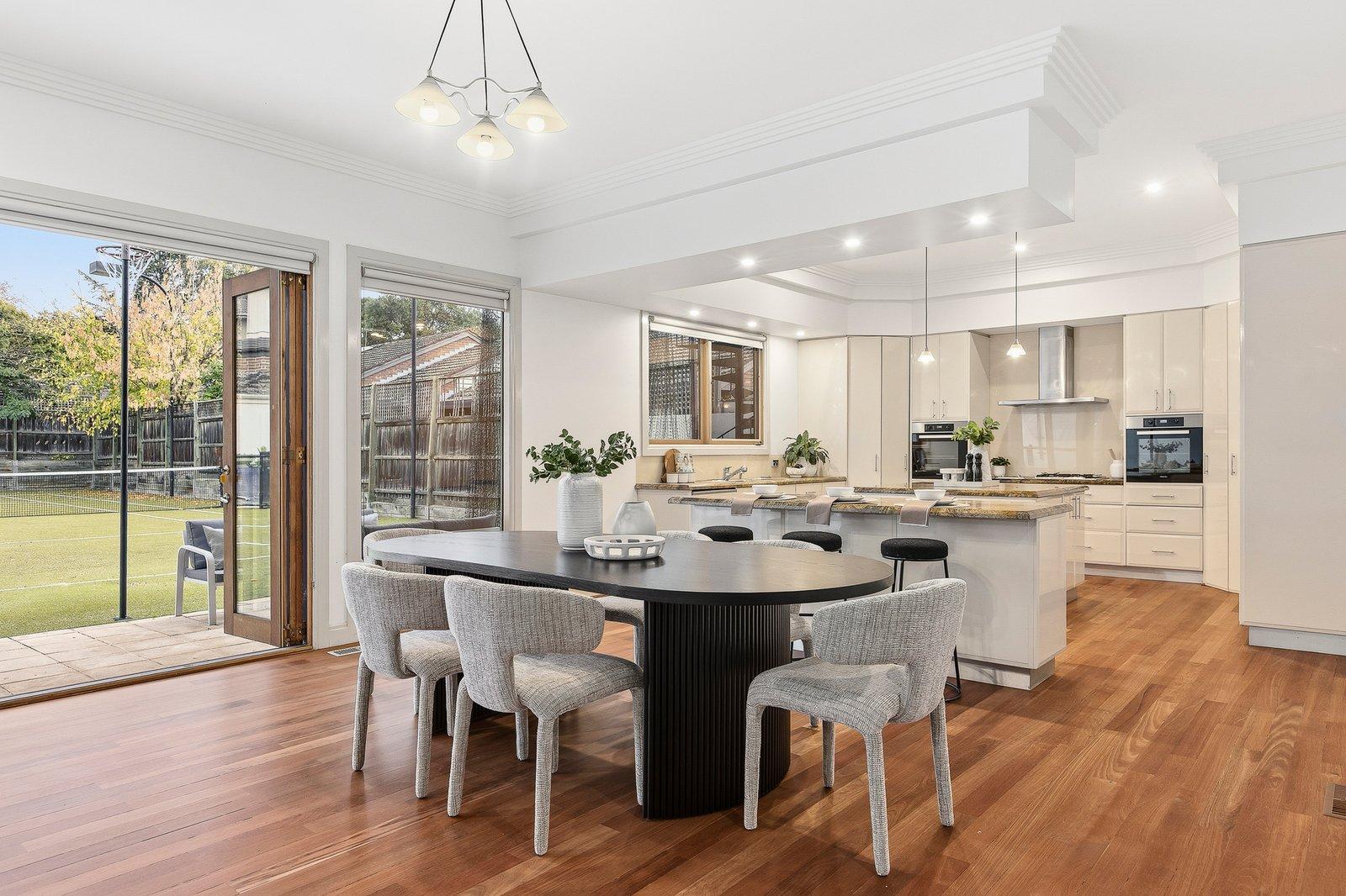 8 Avondale Grove, Mount Waverley, 3149