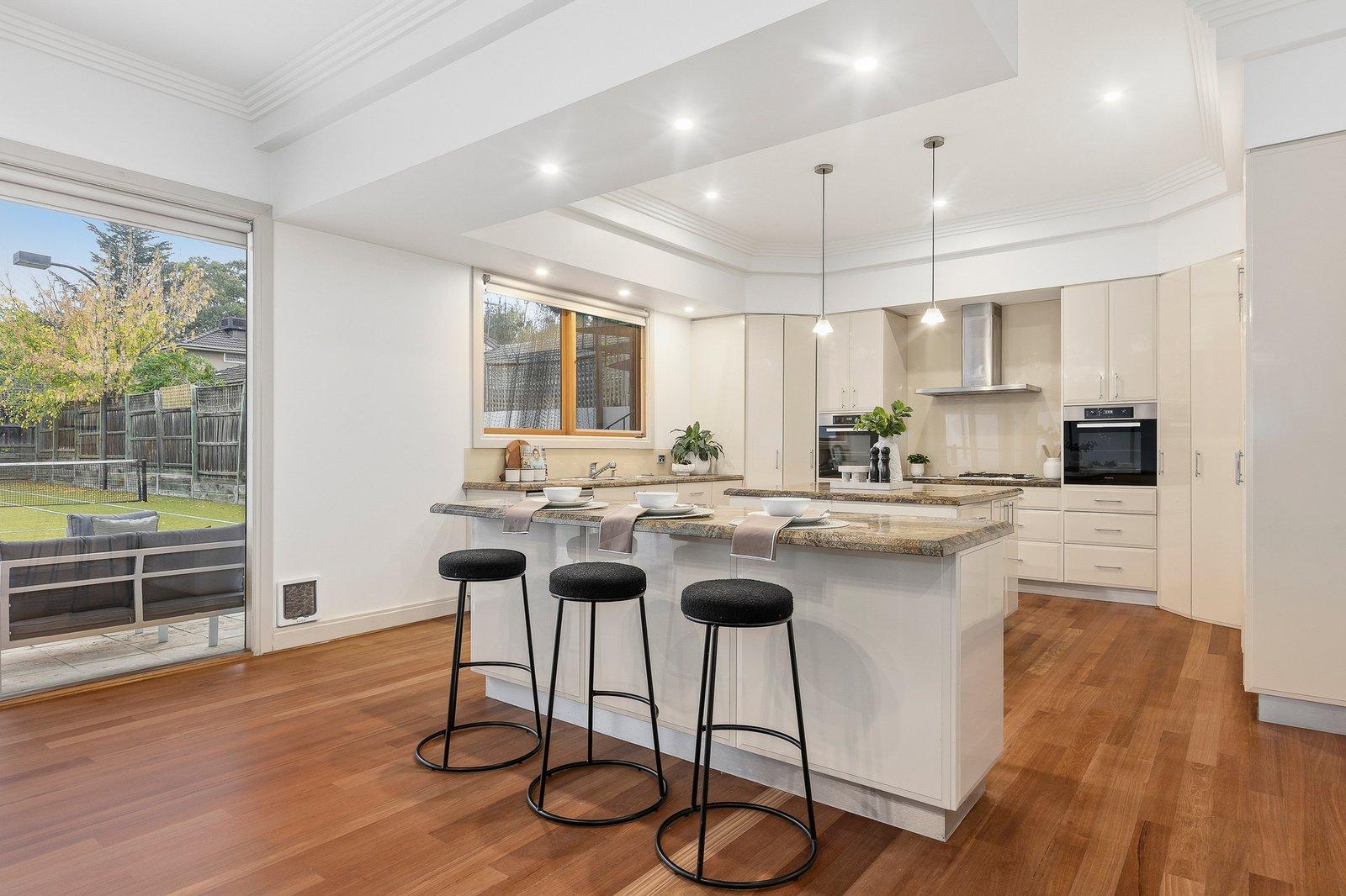 8 Avondale Grove, Mount Waverley, 3149