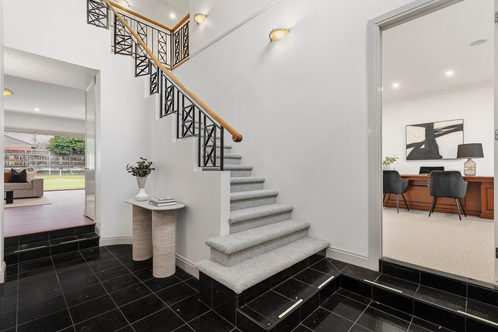 8 Avondale Grove, Mount Waverley, 3149