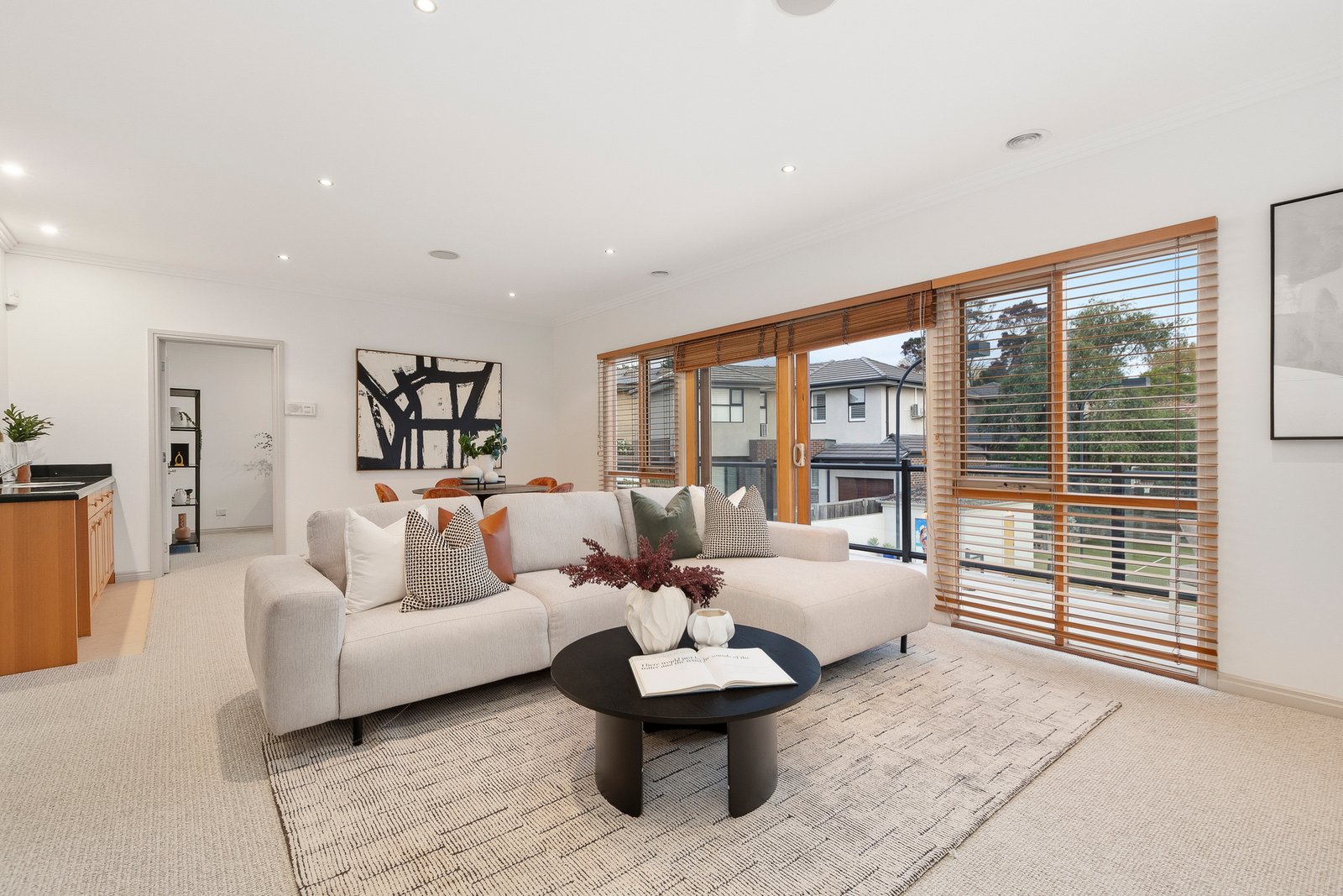 8 Avondale Grove, Mount Waverley, 3149