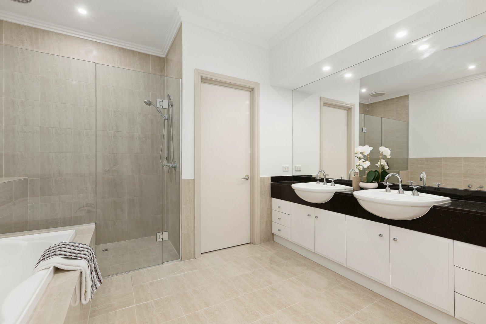 8 Avondale Grove, Mount Waverley, 3149