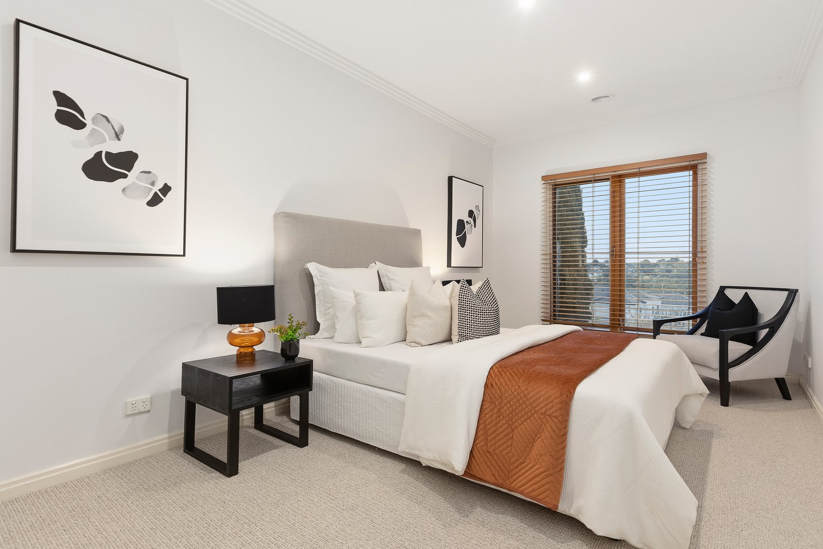 8 Avondale Grove, Mount Waverley, 3149