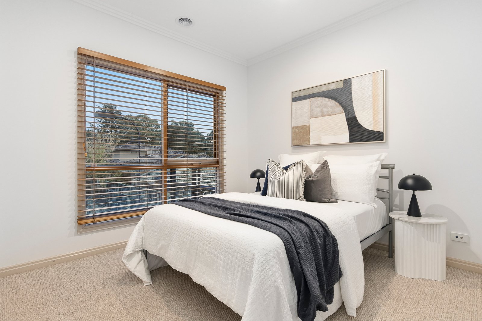 8 Avondale Grove, Mount Waverley, 3149