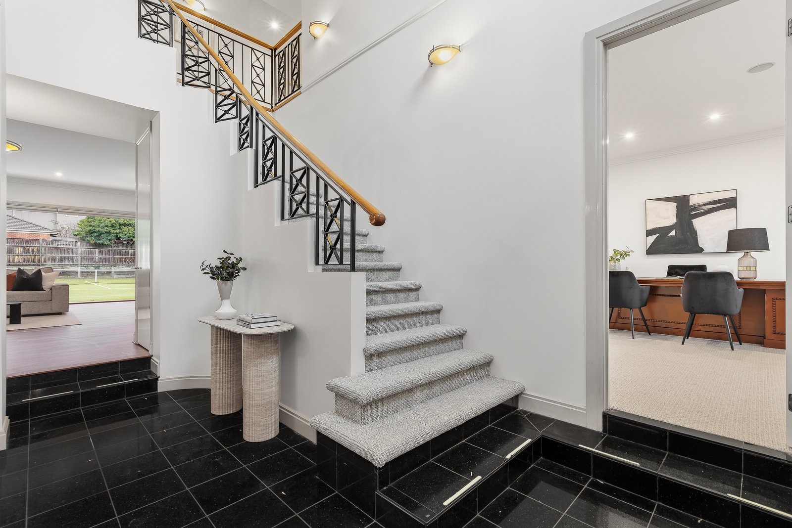 8 Avondale Grove, Mount Waverley, 3149