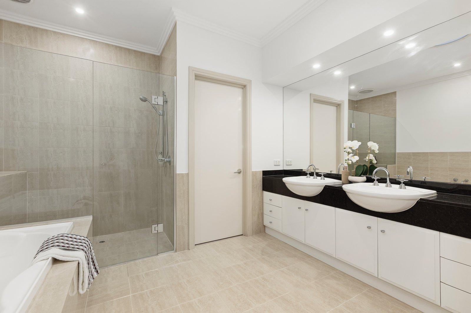 8 Avondale Grove, Mount Waverley, 3149