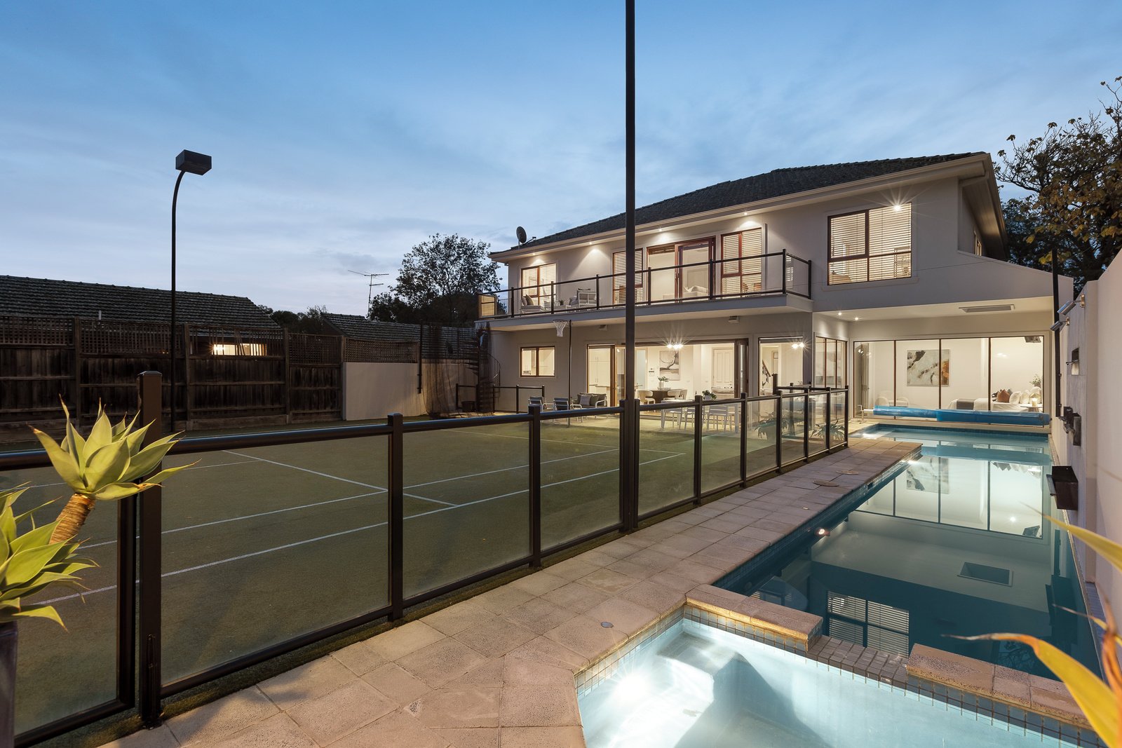 8 Avondale Grove, Mount Waverley, 3149