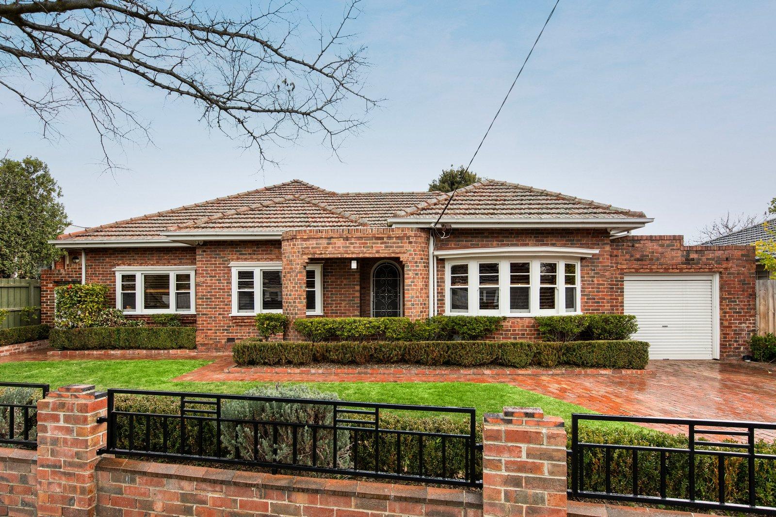 8 Cairnes Crescent, Malvern East, 3145