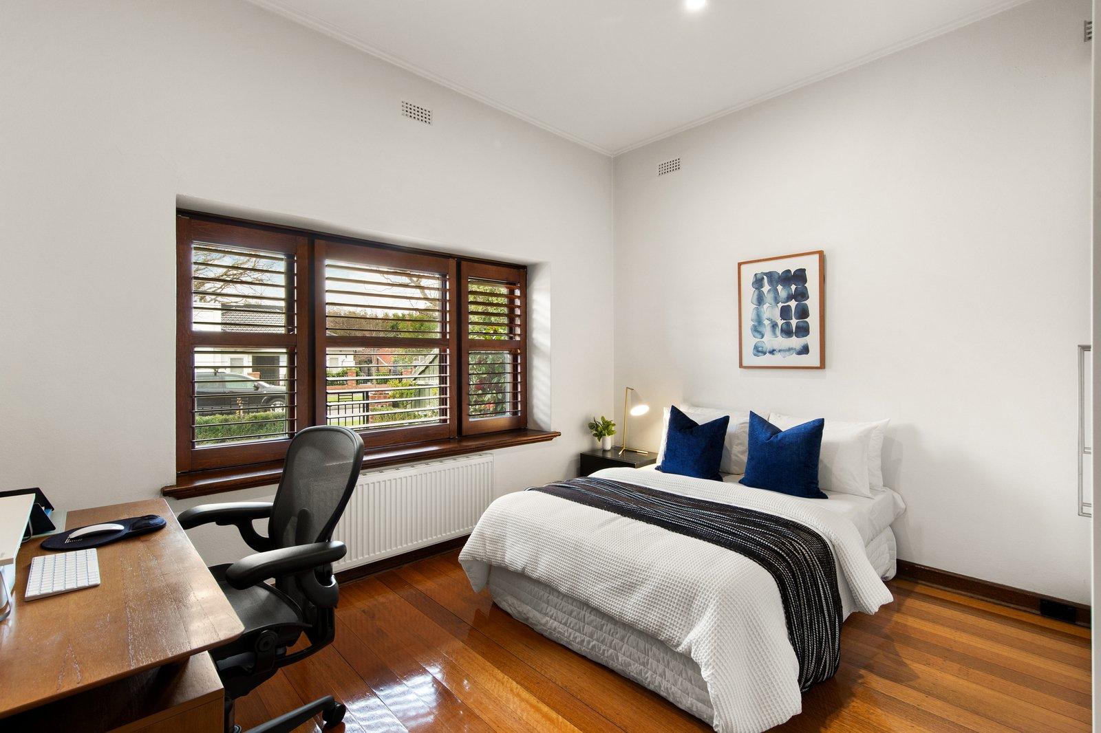 8 Cairnes Crescent, Malvern East, 3145