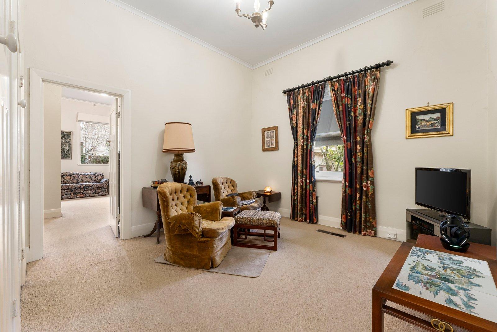 8 Chatfield Avenue, Deepdene, 3103