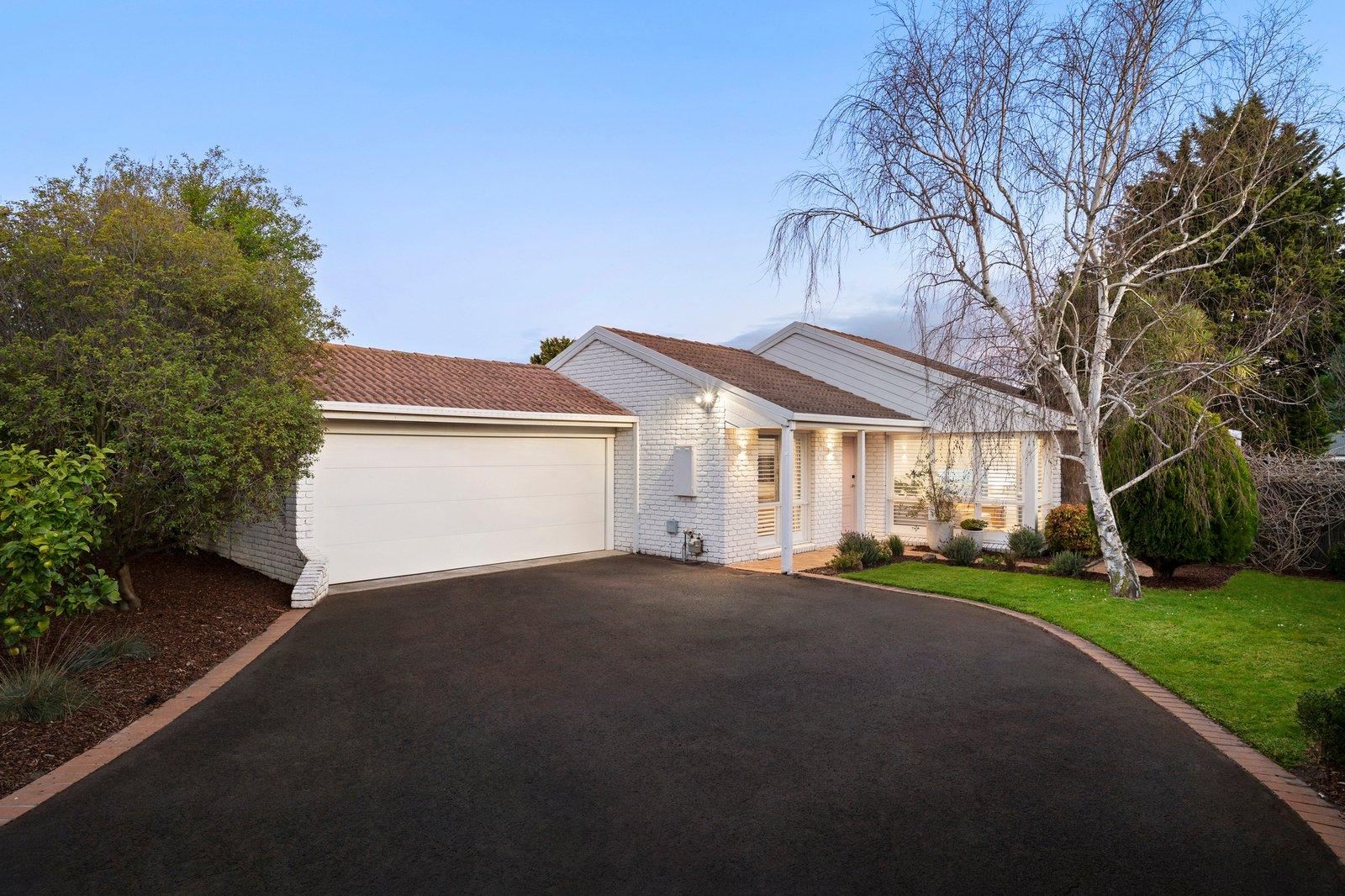 8 Flora Road, Mount Martha, 3934