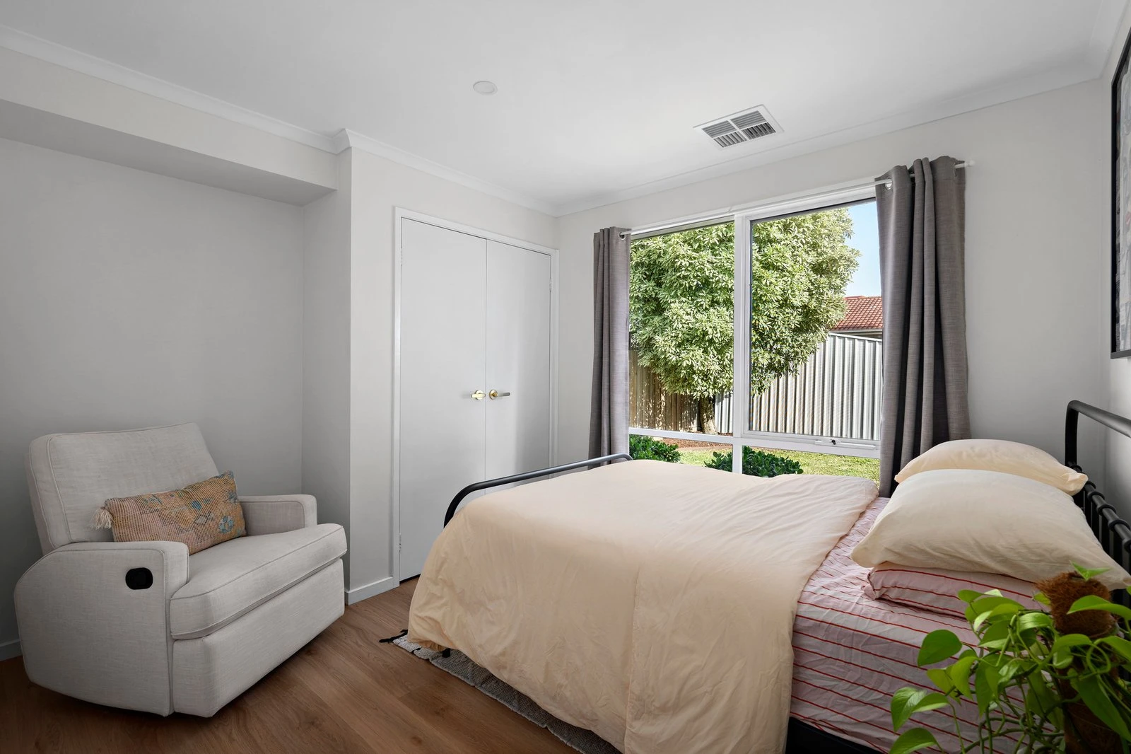8 Flora Road, Mount Martha, 3934