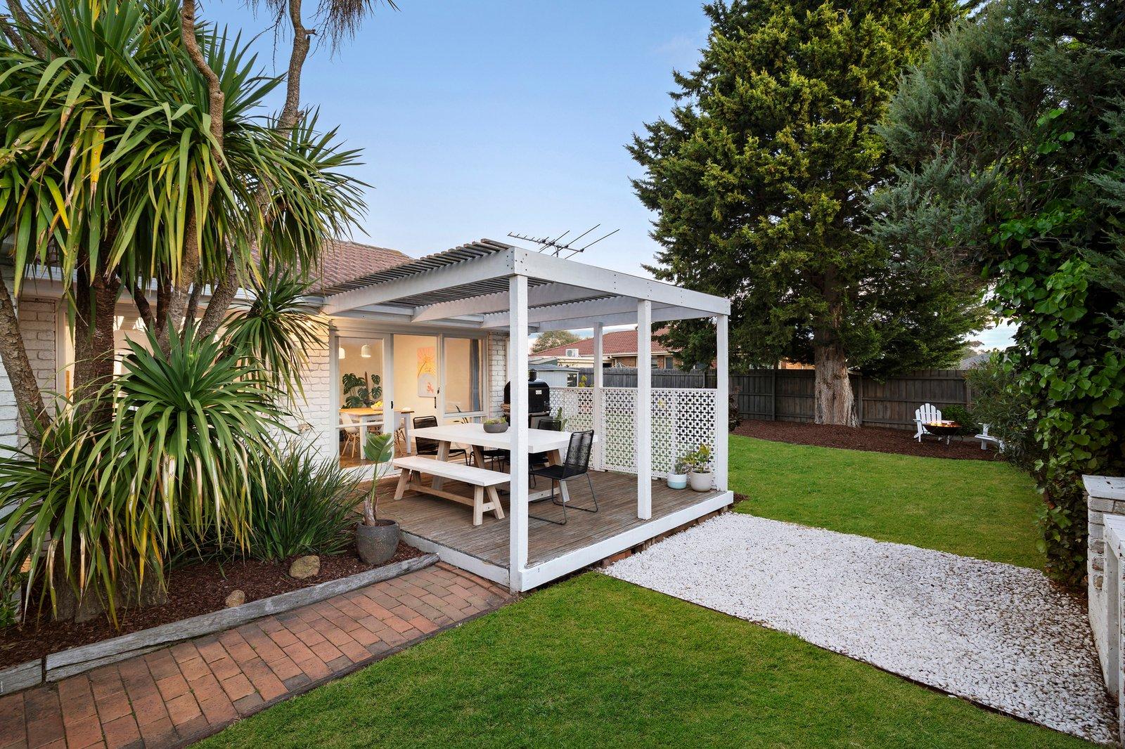8 Flora Road, Mount Martha, 3934