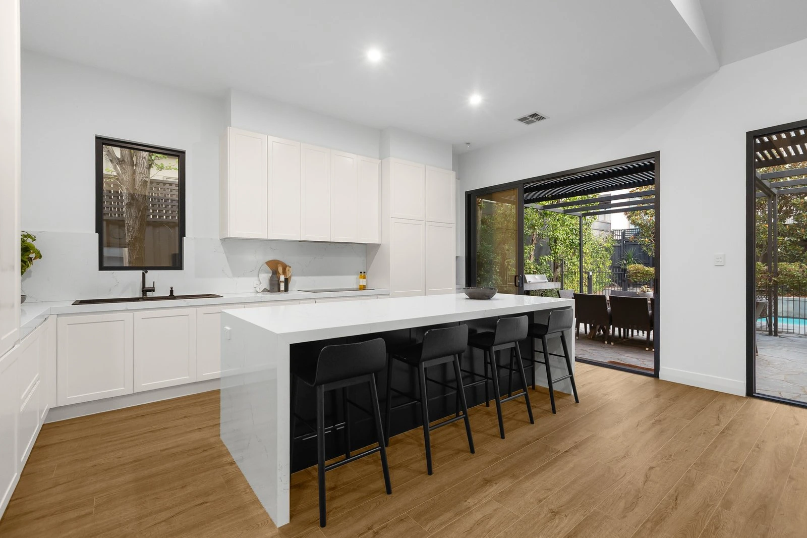 8 Irymple Avenue, Glen Iris, 3146
