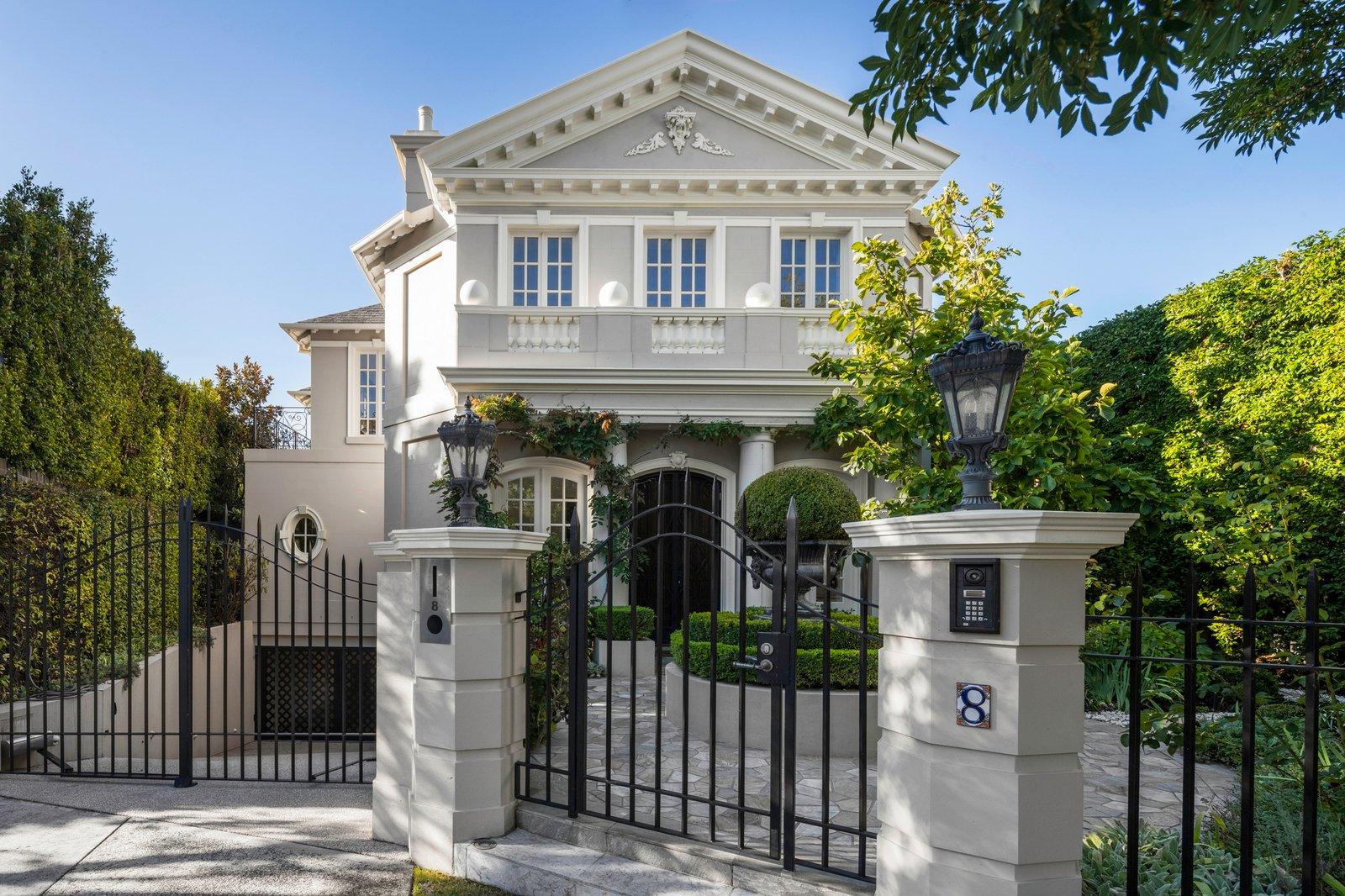 8 Montrose Court, Toorak, 3142