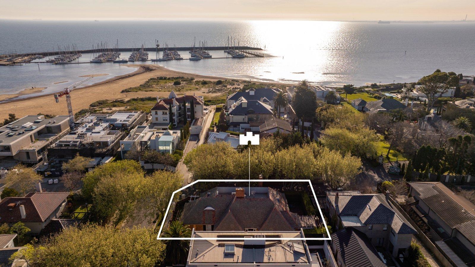 8 Seacombe Grove, Brighton, 3186