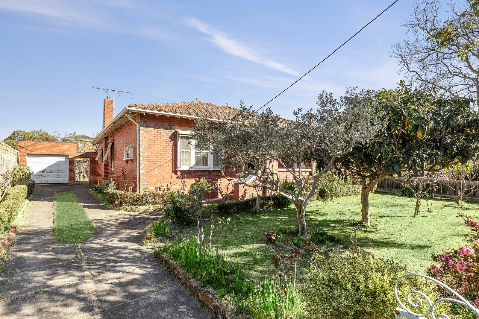 8 Station Avenue, Glen Iris, 3146