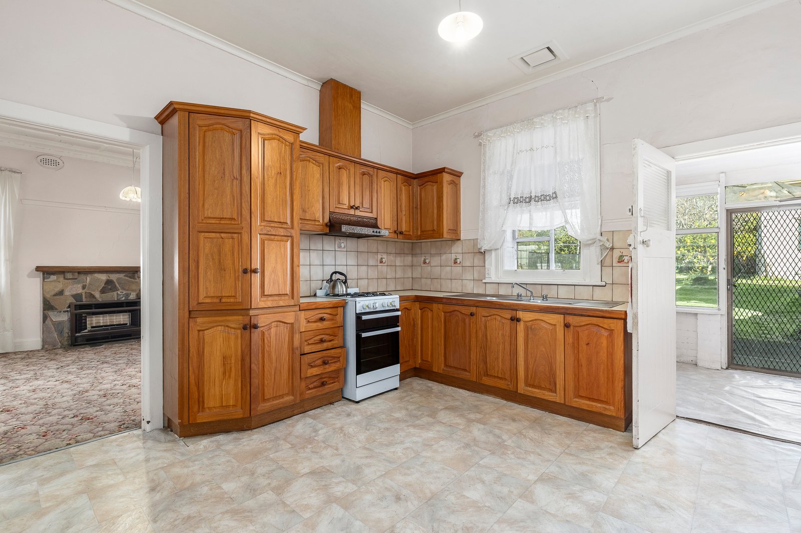 8 Station Avenue, Glen Iris, 3146