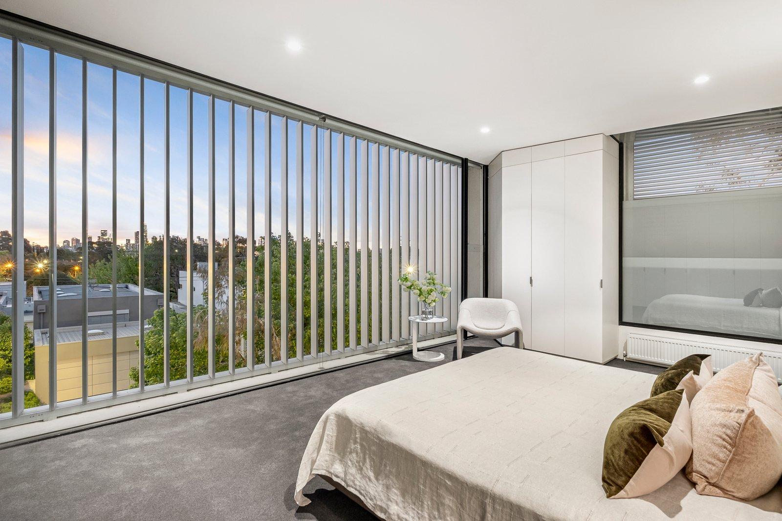 8 Vista Grove, Toorak, 3142