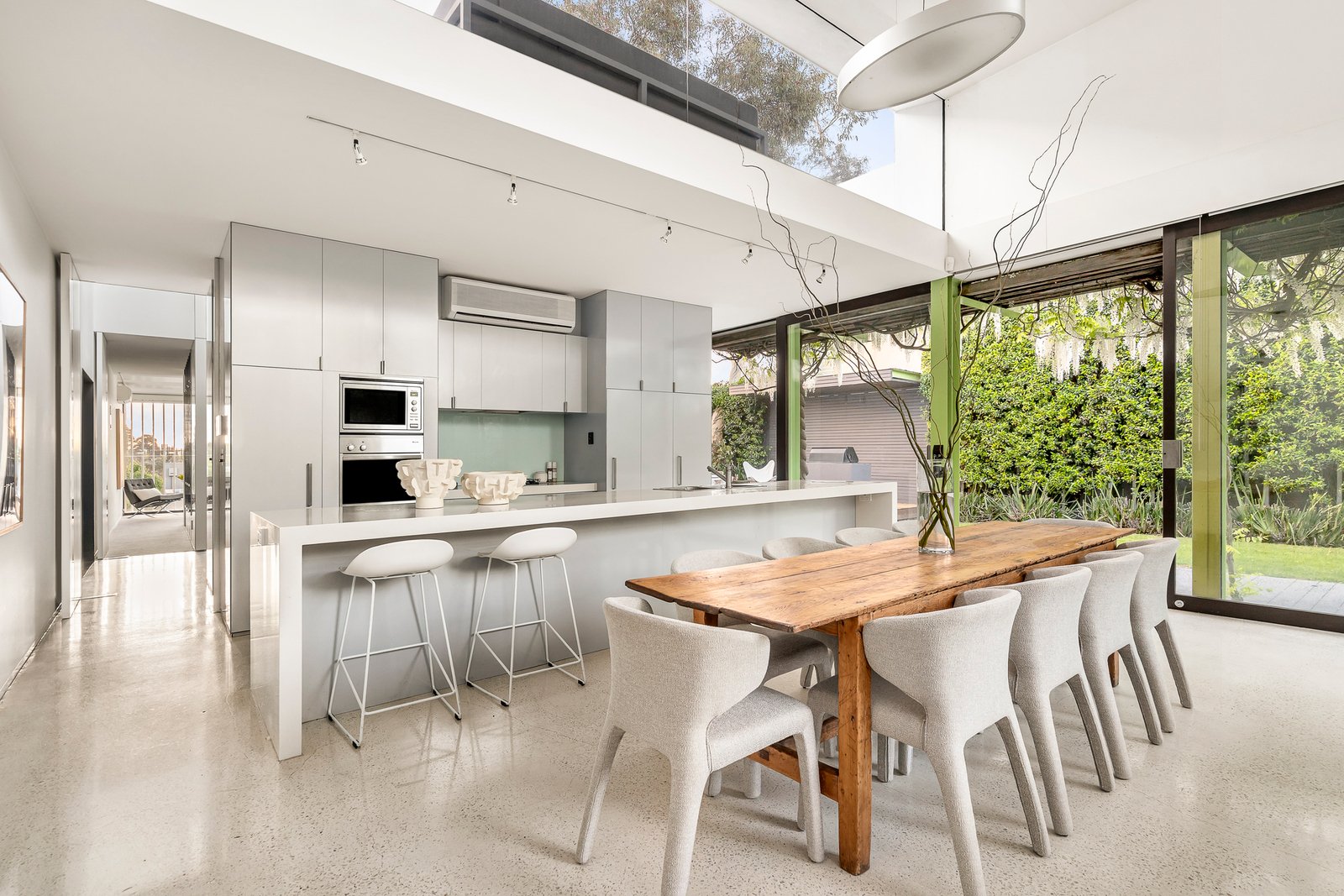 8 Vista Grove, Toorak, 3142