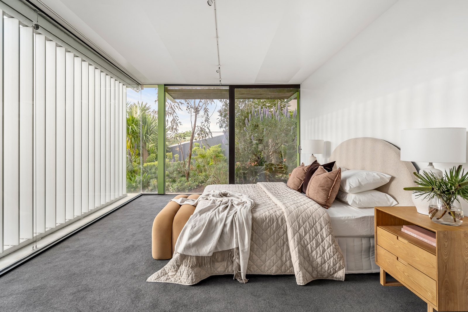8 Vista Grove, Toorak, 3142