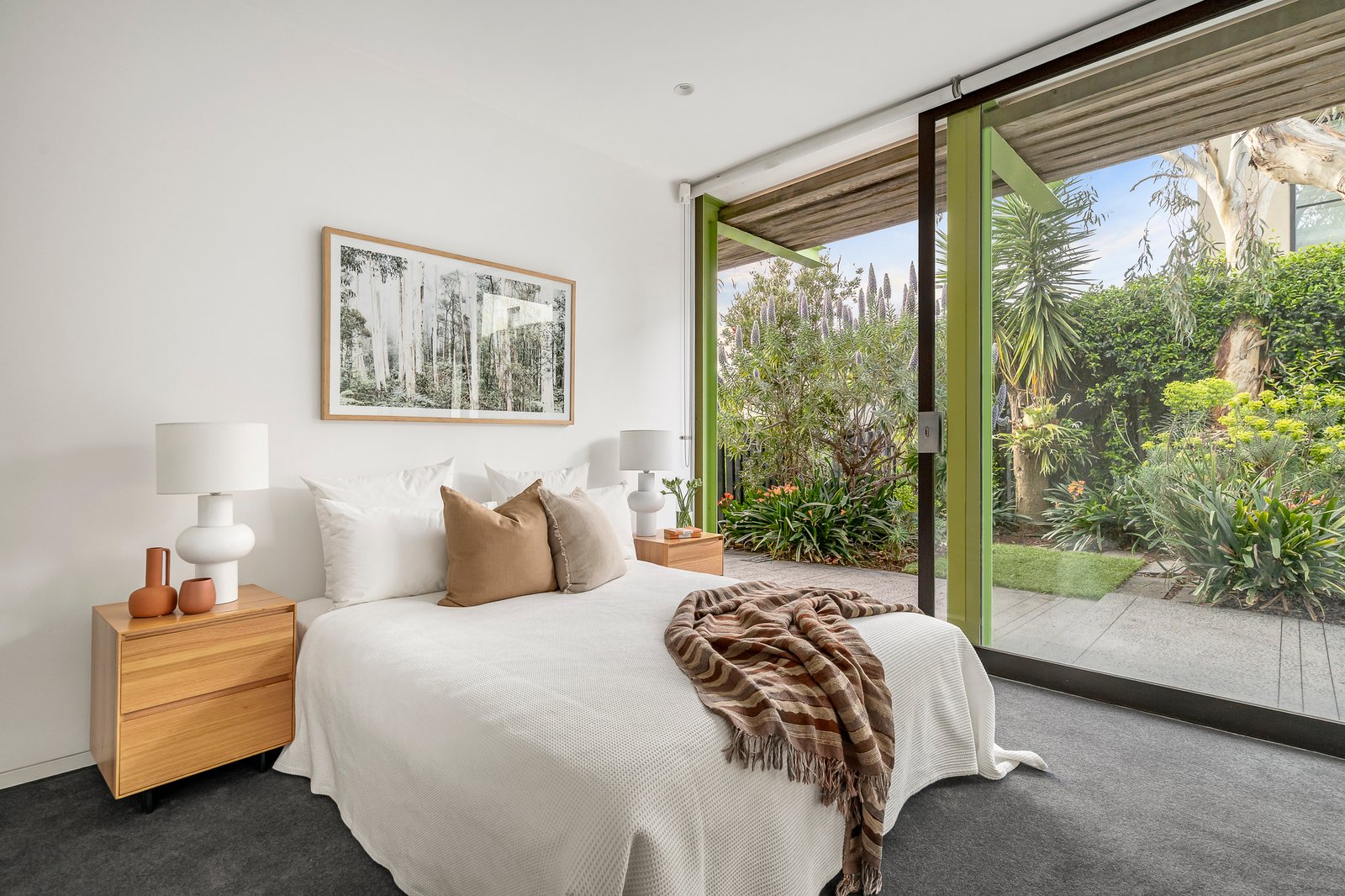 8 Vista Grove, Toorak, 3142