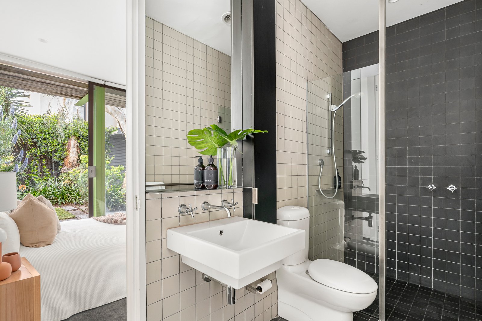 8 Vista Grove, Toorak, 3142