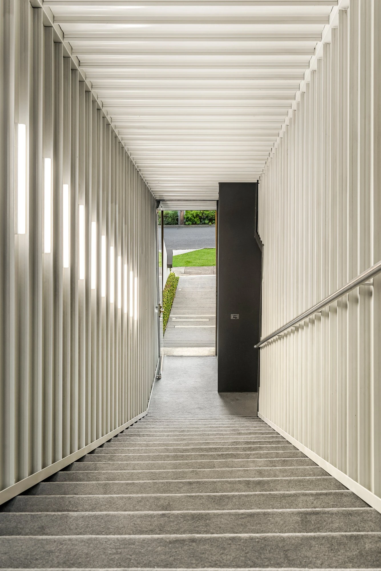 8 Vista Grove, Toorak, 3142