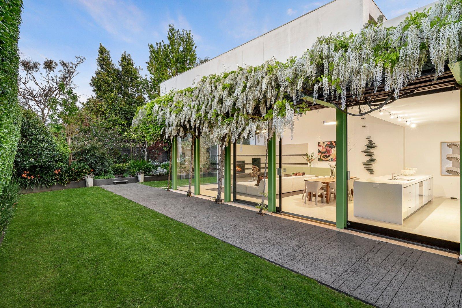 8 Vista Grove, Toorak, 3142