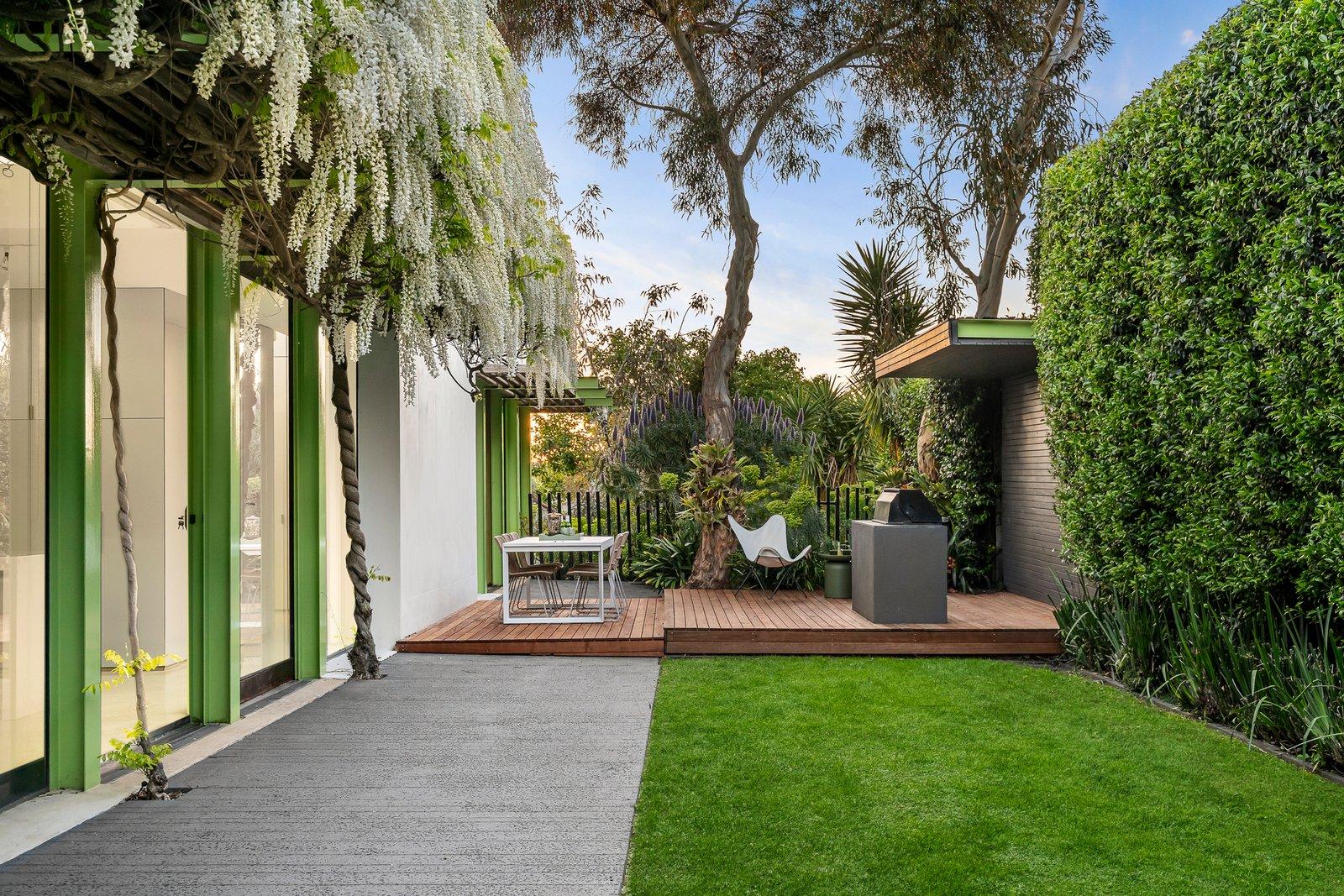 8 Vista Grove, Toorak, 3142