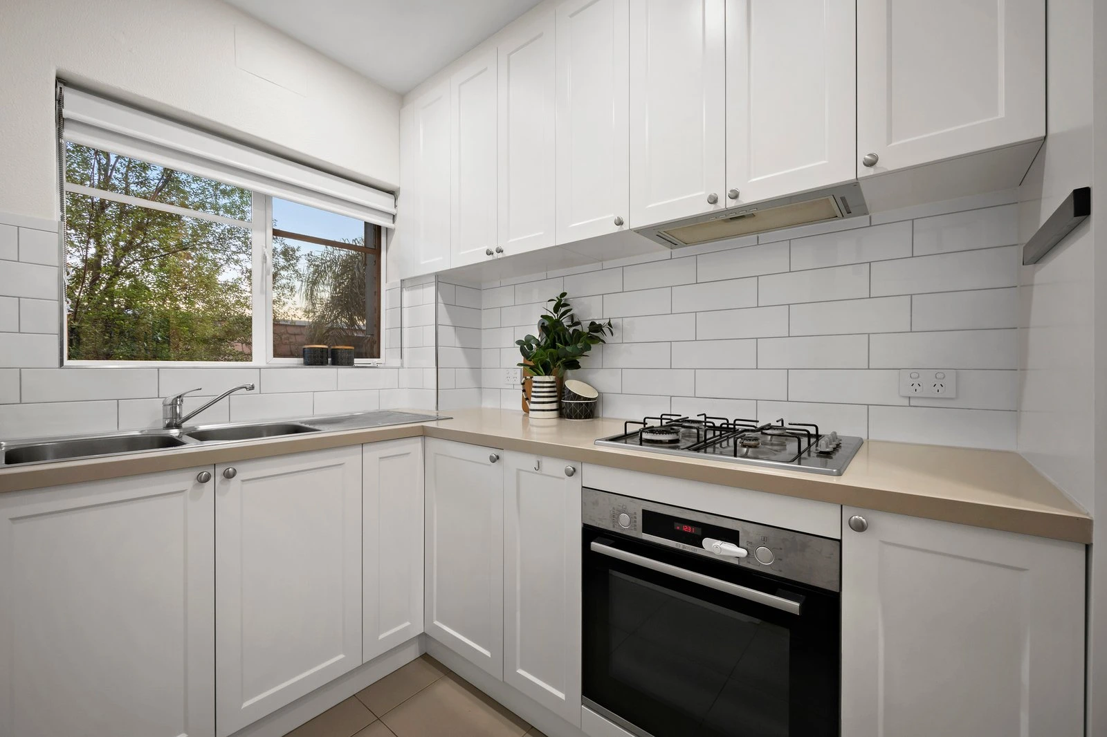 8/289 Barkly Street, St Kilda, 3182